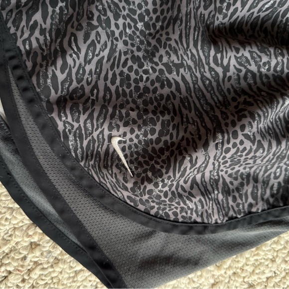 Nike Dri Fit Black Grey Animal Print  Athletic Drawstring Shorts Size Medium - Picture 2 of 4